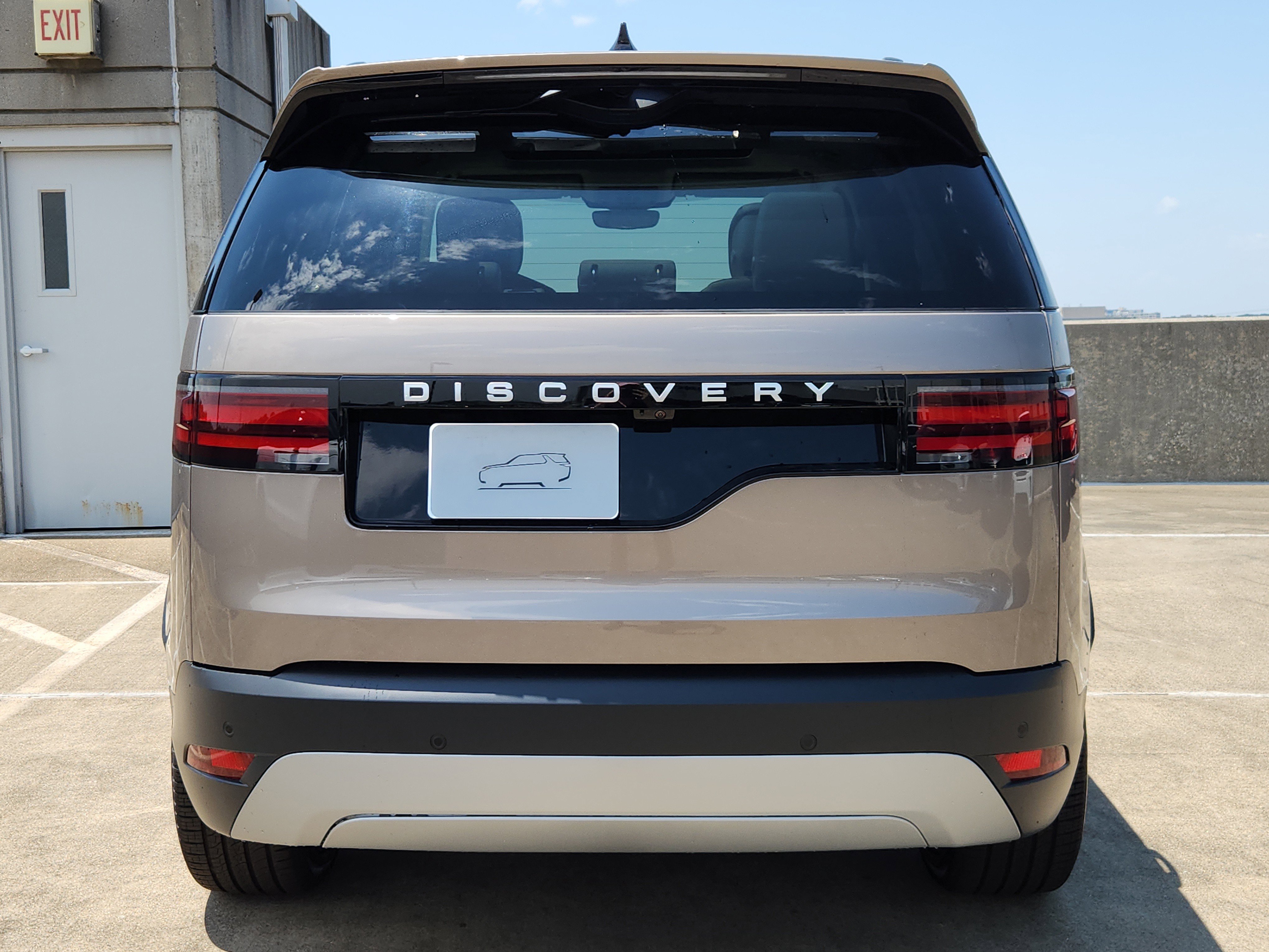 New 2025 Land Rover Discovery S image 7