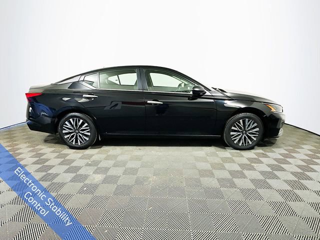 Used 2024 Nissan Altima 2.5 SV FWD image 9
