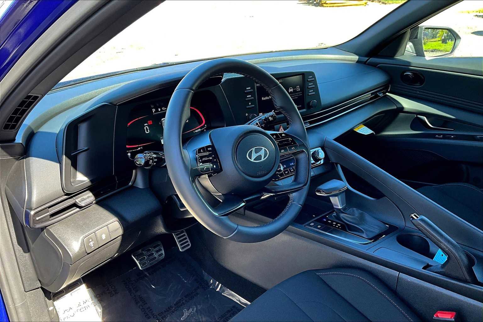 Used 2025 Hyundai Elantra Sport image 17