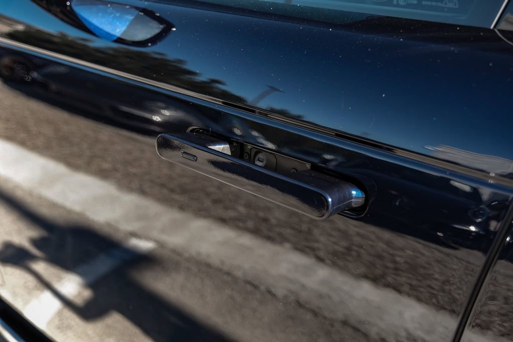 Used 2023 Land Rover Range Rover SE image 40