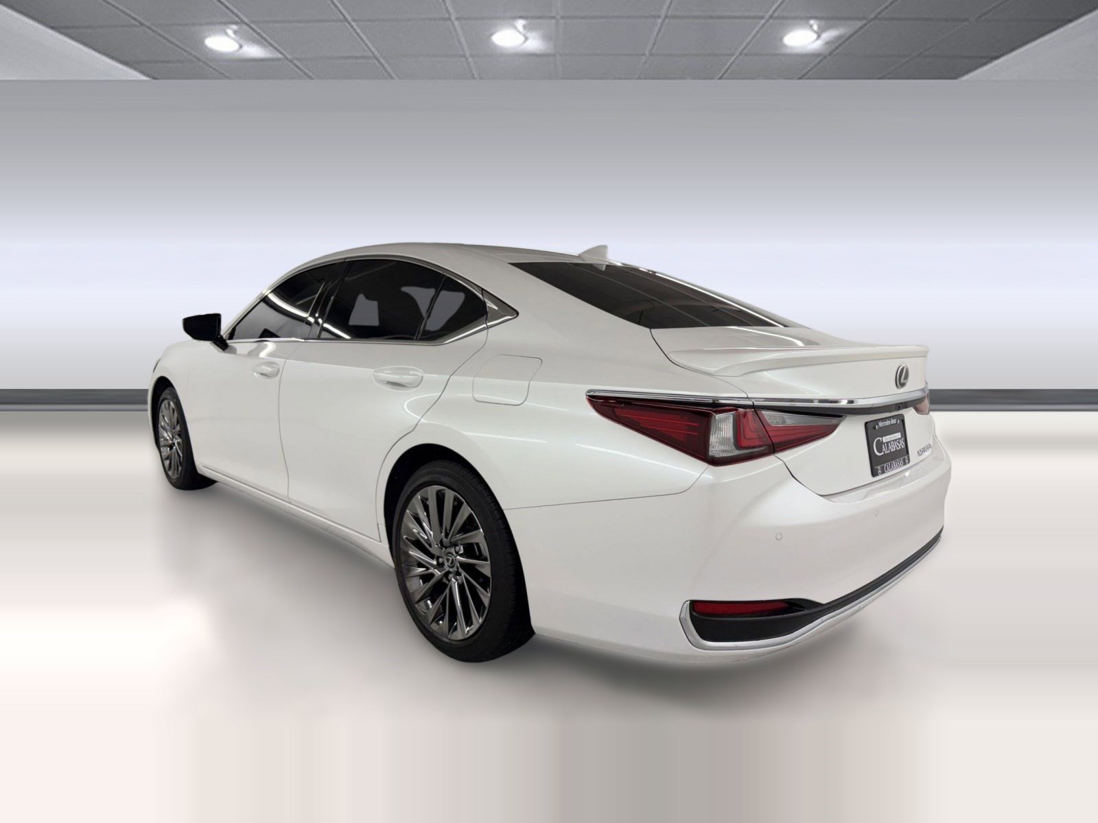 Used 2025 Lexus ES 300h w/ Luxury Package FWD image 3