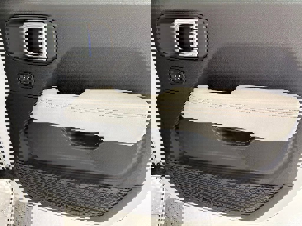 Used 2023 Jeep Wrangler Unlimited Sahara image 41