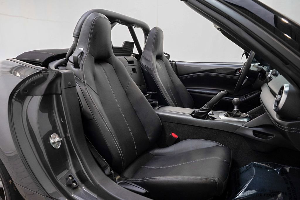 Used 2022 MAZDA MX-5 Miata Grand Touring RWD image 9
