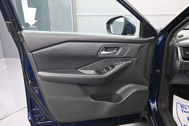 Used 2024 Nissan Rogue SV AWD/4WD image 11