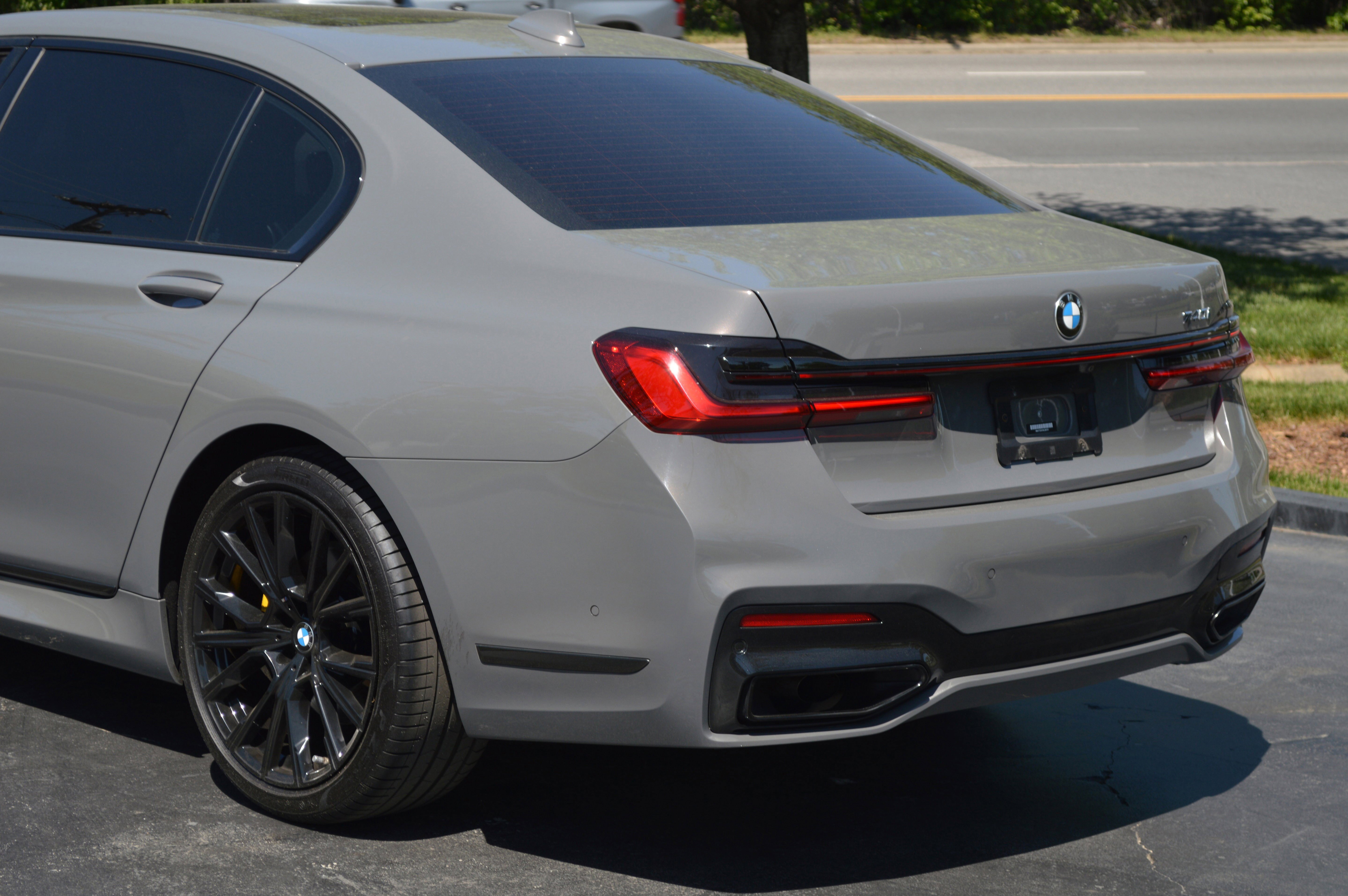 Used 2022 BMW 740i w/ M Sport Package image 3