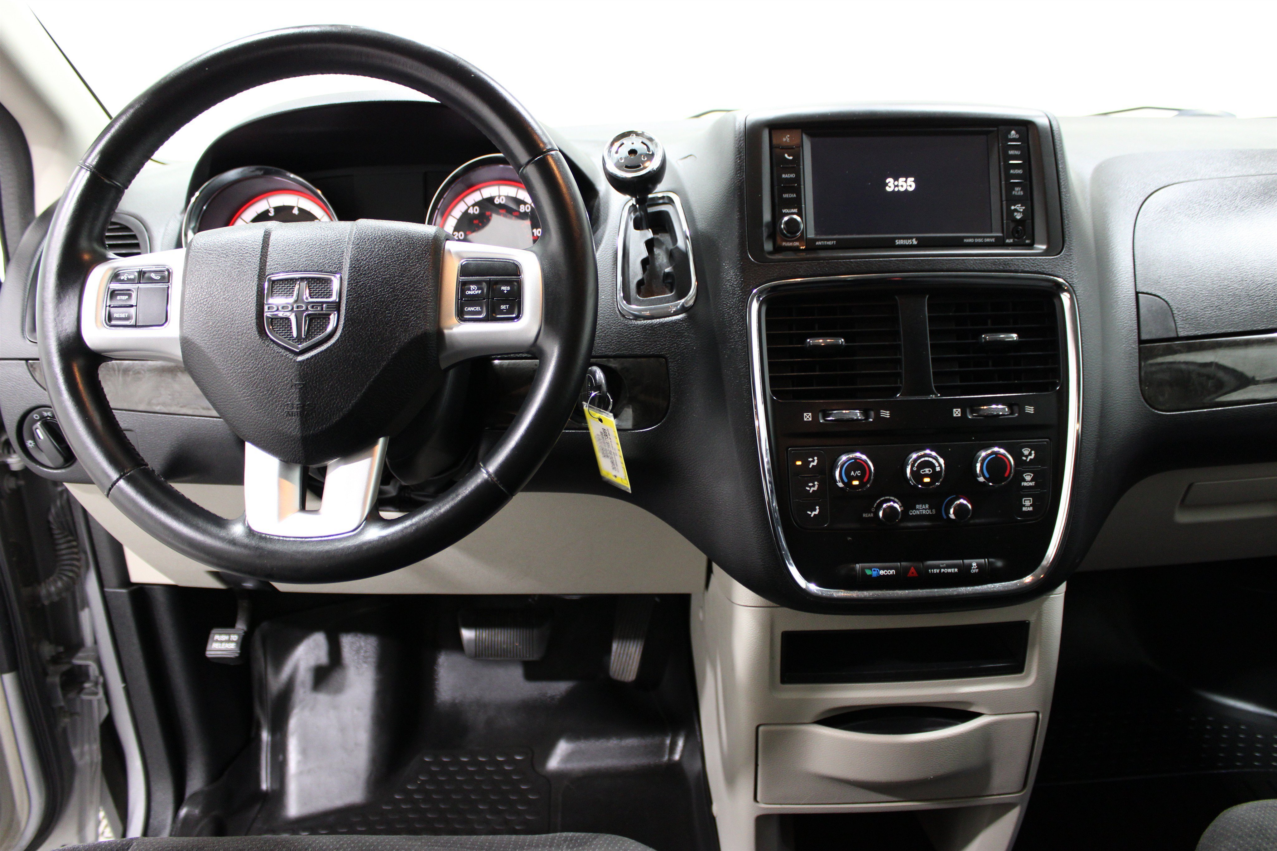 Used 2017 Dodge Grand Caravan SE w/ Power Window Group FWD image 2