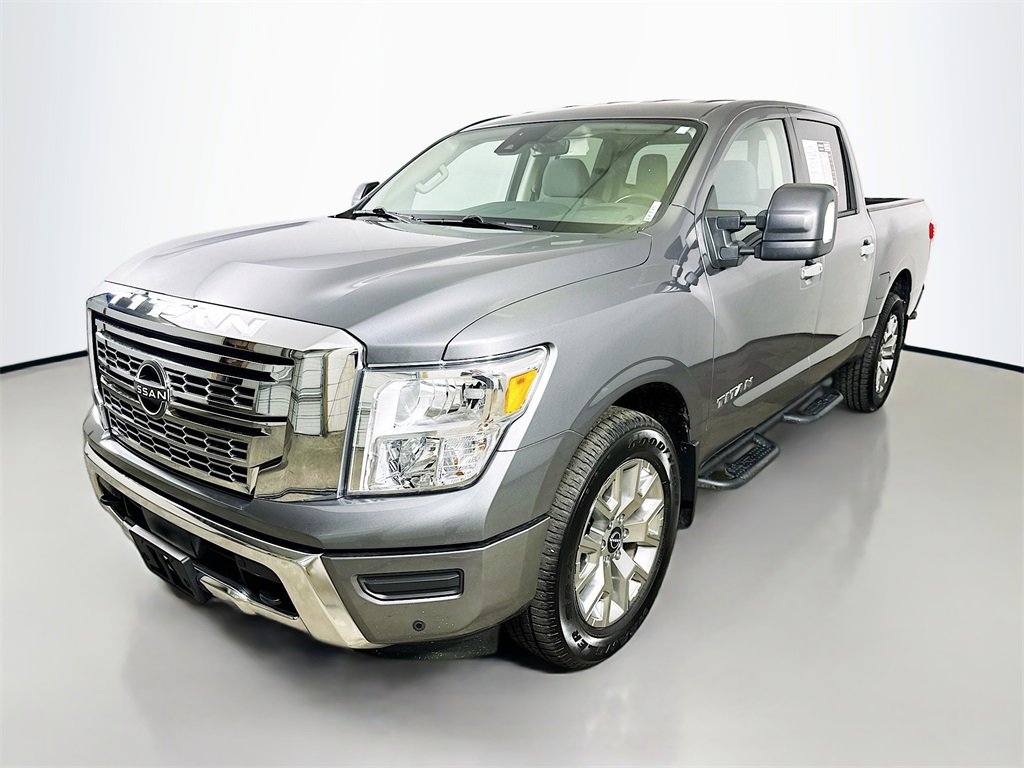 Used 2024 Nissan Titan SV w/ SV Convenience Package image 3