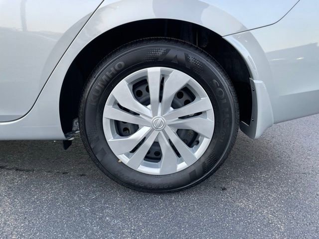 Used 2025 Nissan Versa S w/ Trunk Package image 29