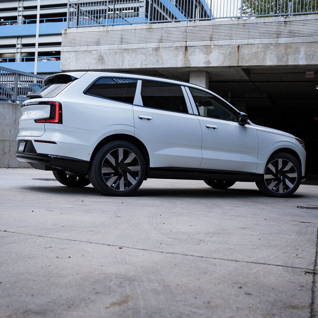 New 2025 Volvo EX90 Plus w/ Protection Package Premier image 6