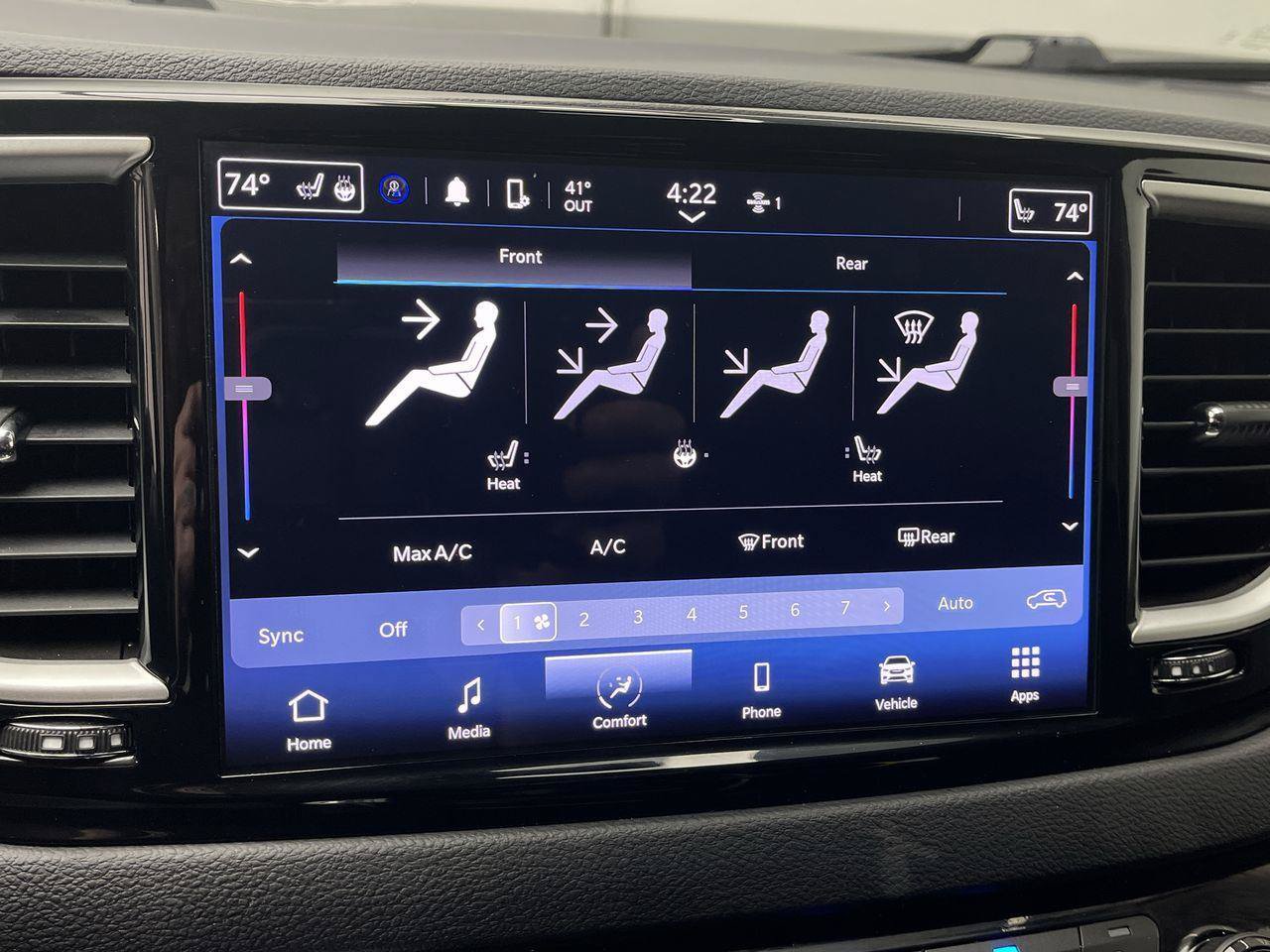 Used 2024 Chrysler Pacifica Touring-L FWD image 19