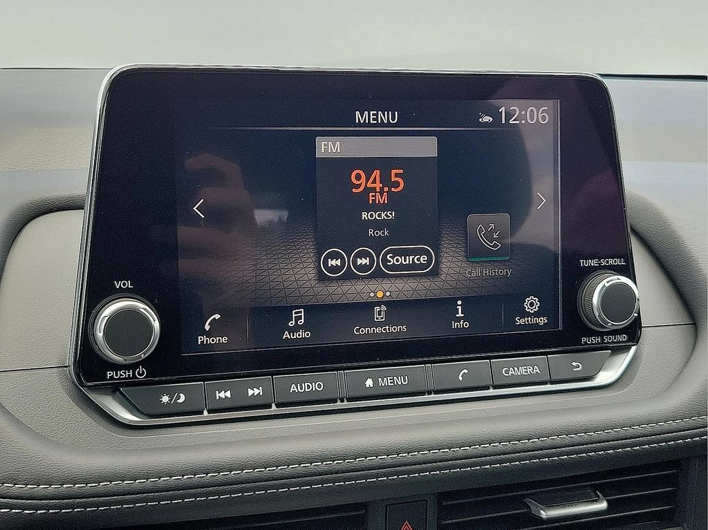 Used 2025 Nissan Rogue SV w/ SV Premium Package FWD image 15