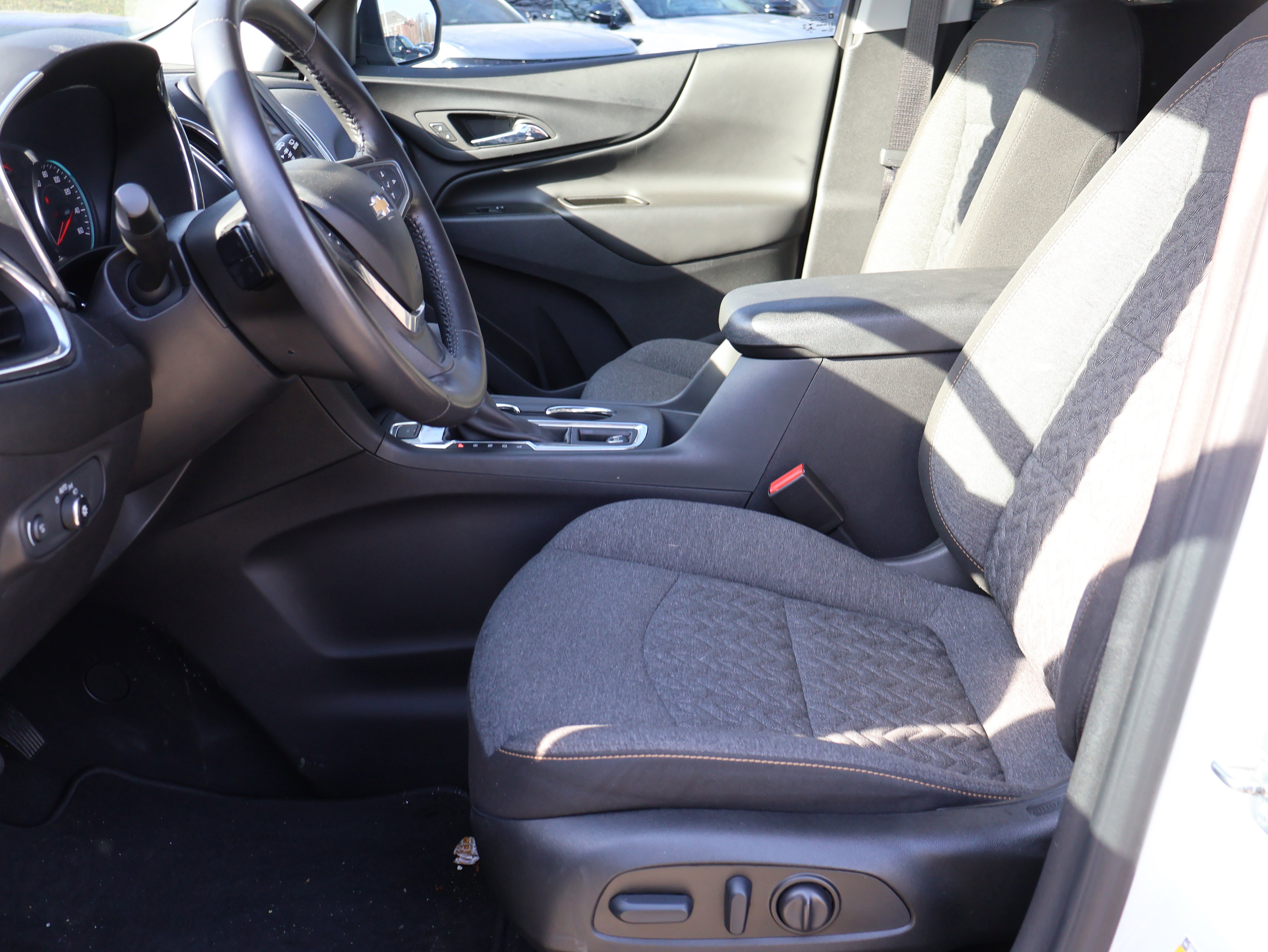 Used 2022 Chevrolet Equinox LT image 35