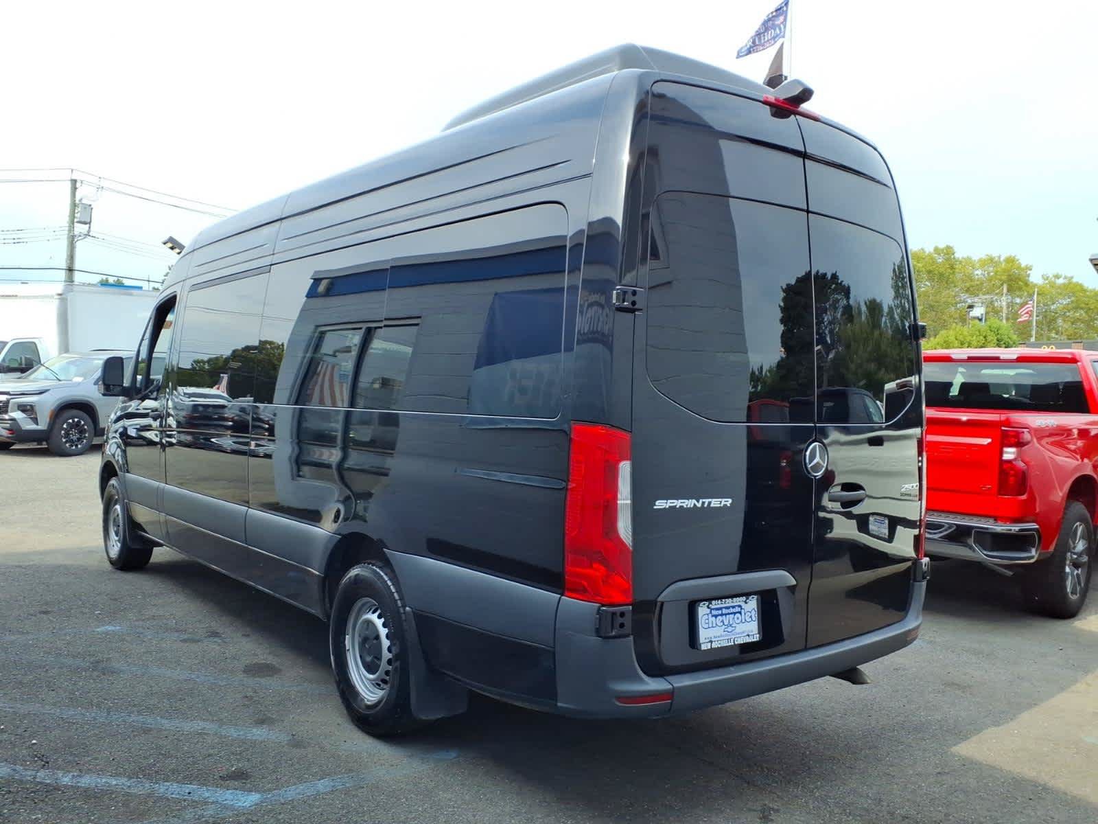 Used 2025 Mercedes-Benz Sprinter 2500 image 4