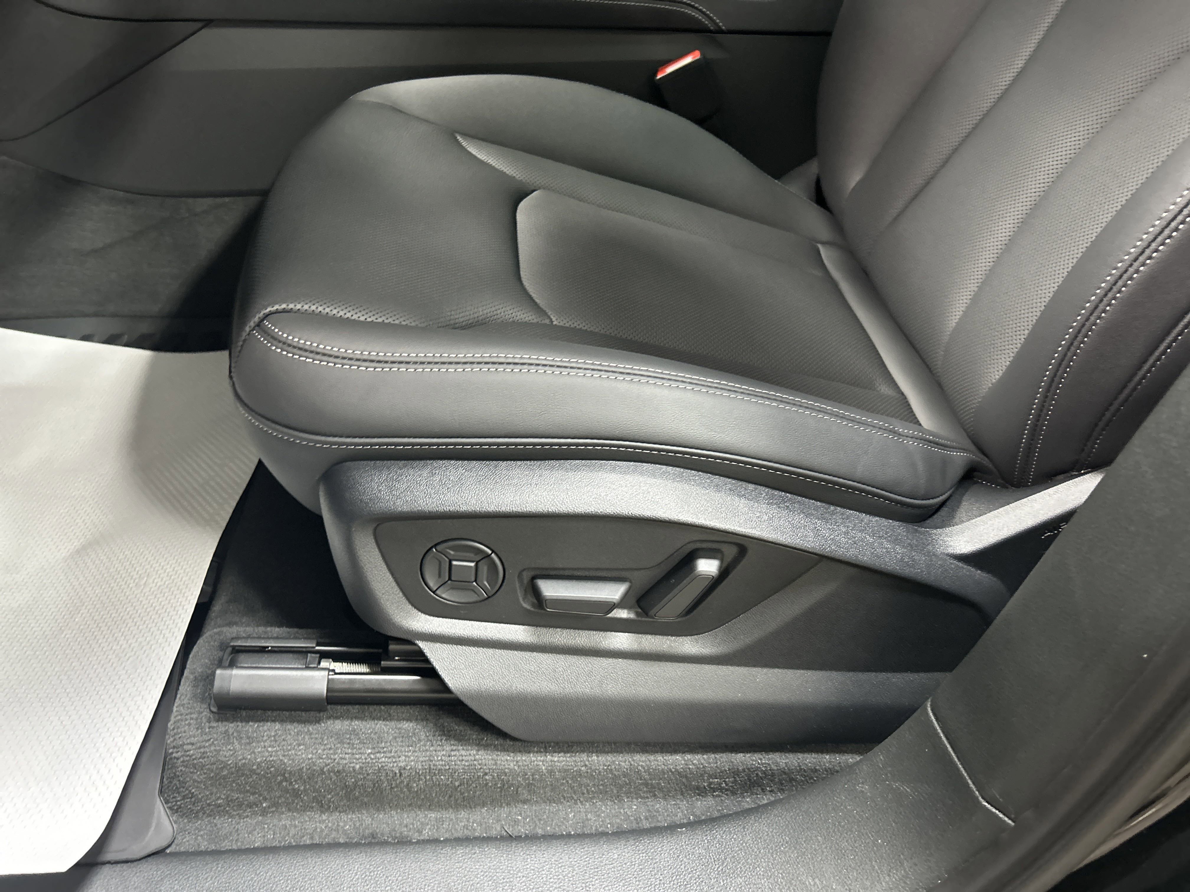 New 2025 Audi Q7 Premium Plus image 14