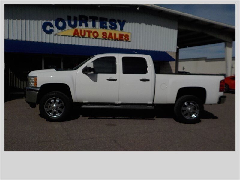 Used 2011 Chevrolet Silverado 2500 LT AWD/4WD image 3