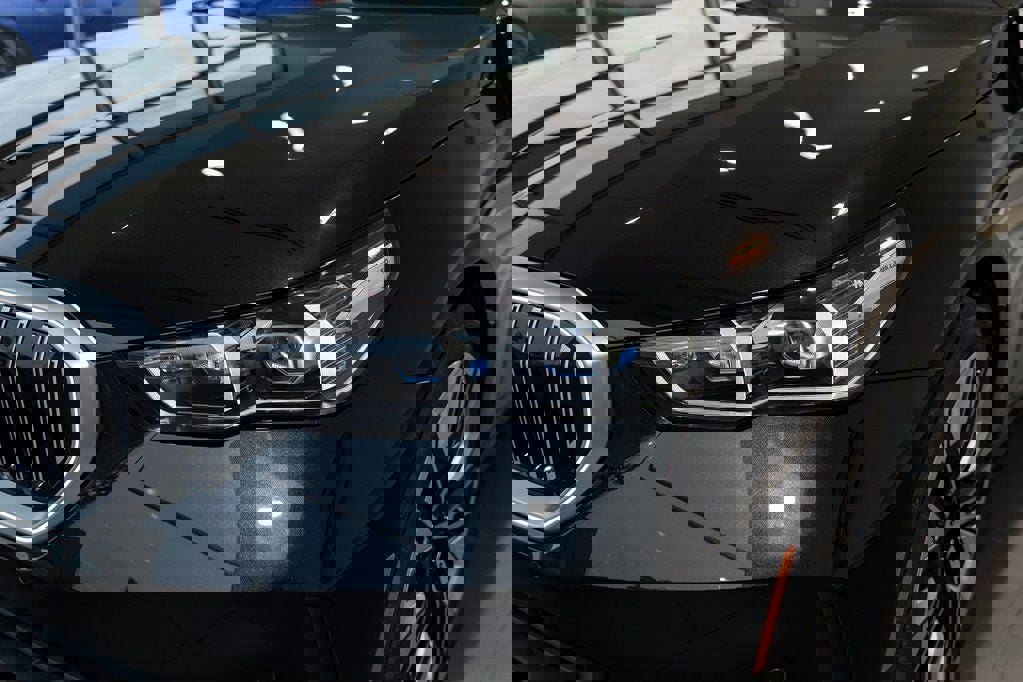 Used 2026 BMW 530i xDrive w/ Premium Package AWD/4WD image 8