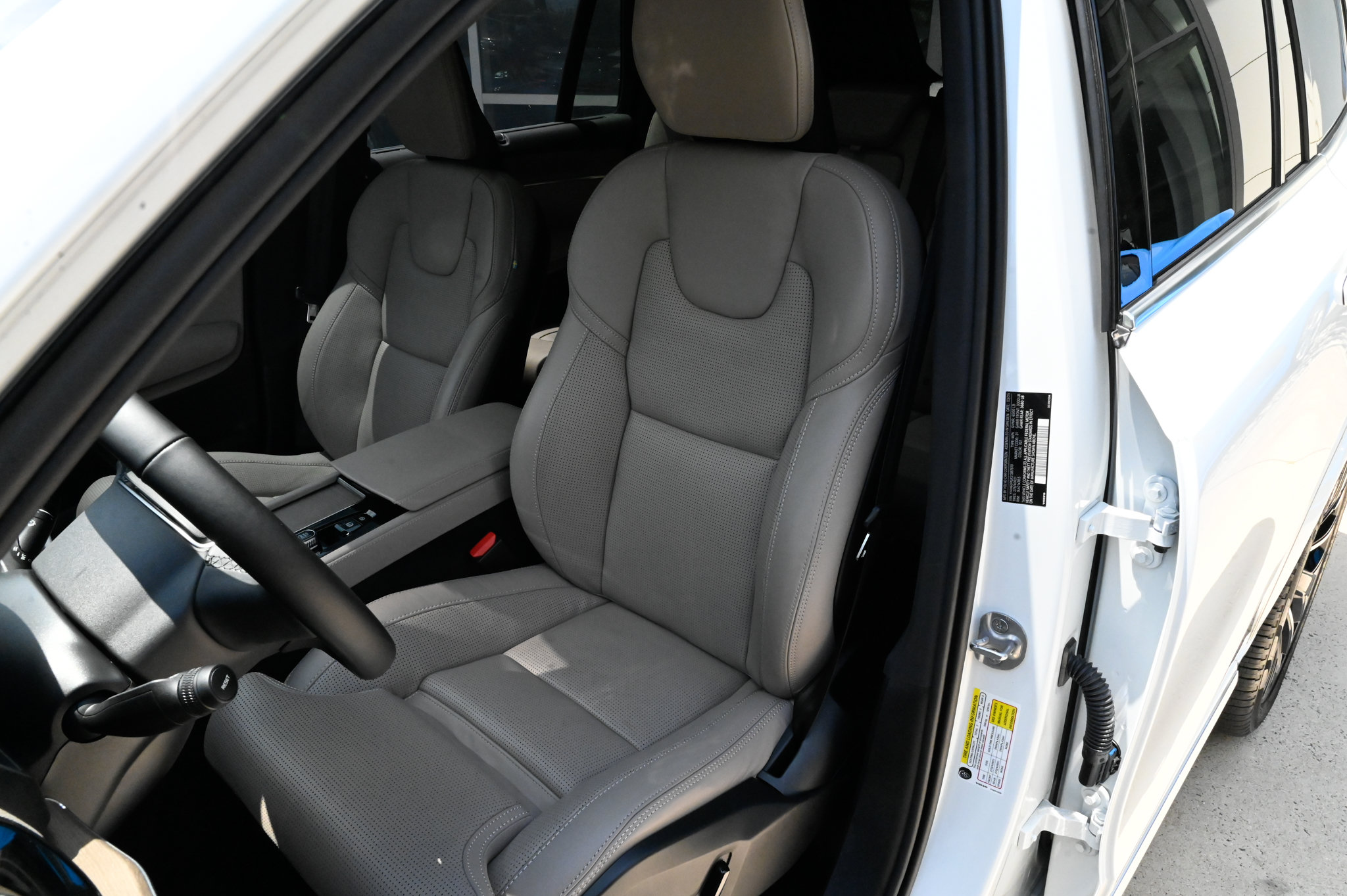 Used 2025 Volvo XC90 T8 Ultra w/ Protection Package Premier AWD/4WD image 19