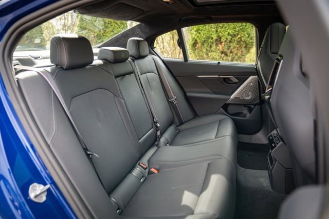 Used 2025 BMW M5 w/ Executive Package image 53