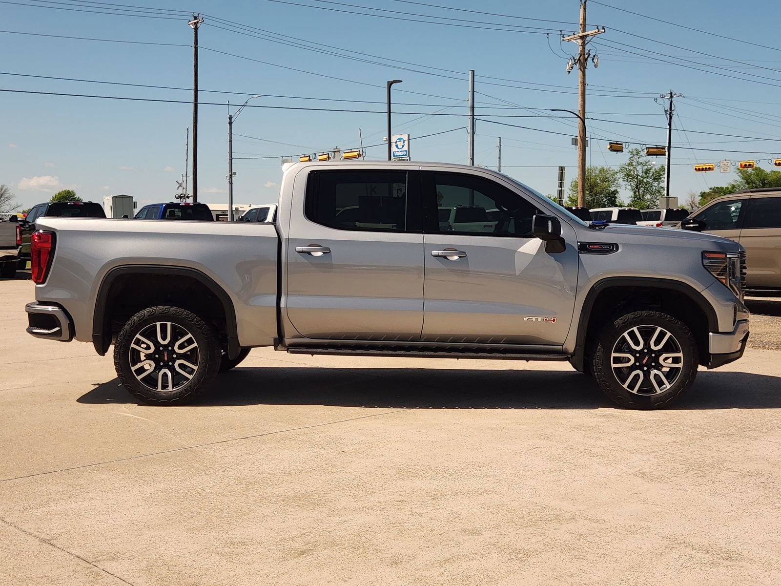 Used 2023 GMC Sierra 1500 AT4 w/ AT4 Premium Package image 7