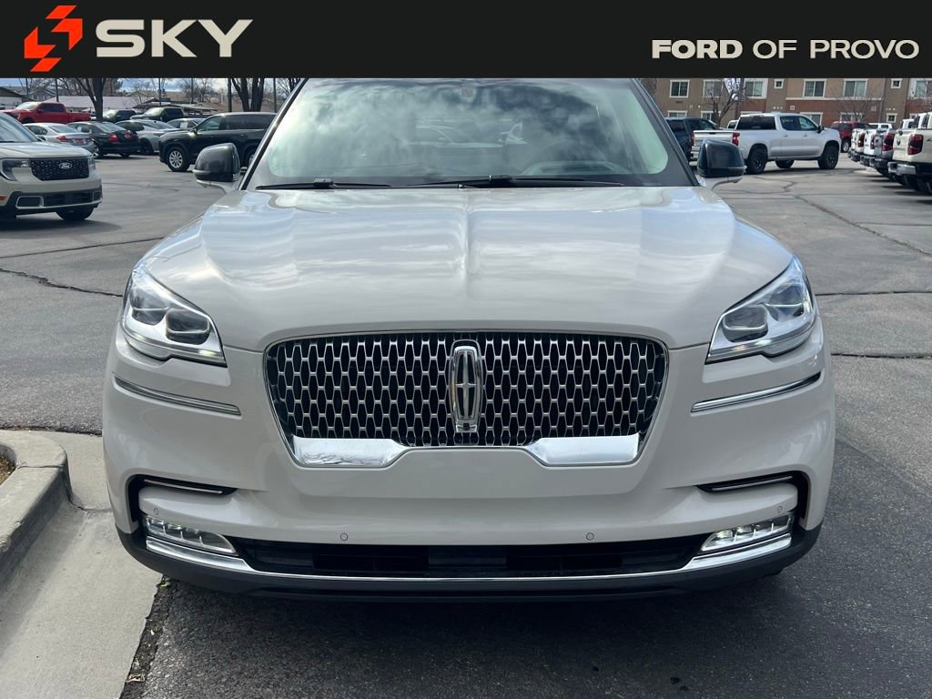 Used 2020 Lincoln Aviator Reserve w/ Equipment Group 202A image 6