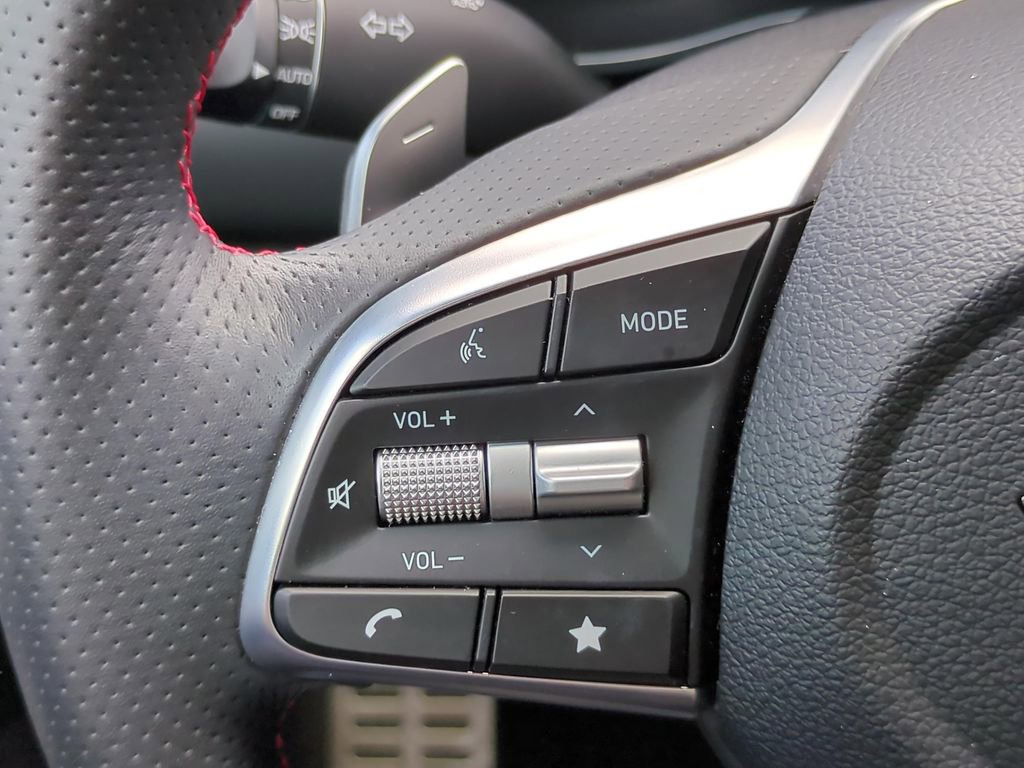 Used 2023 Genesis G70 2.0T w/ Sport Prestige Package image 9