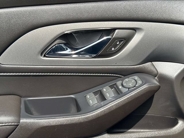 Used 2022 Chevrolet Traverse LT FWD image 16