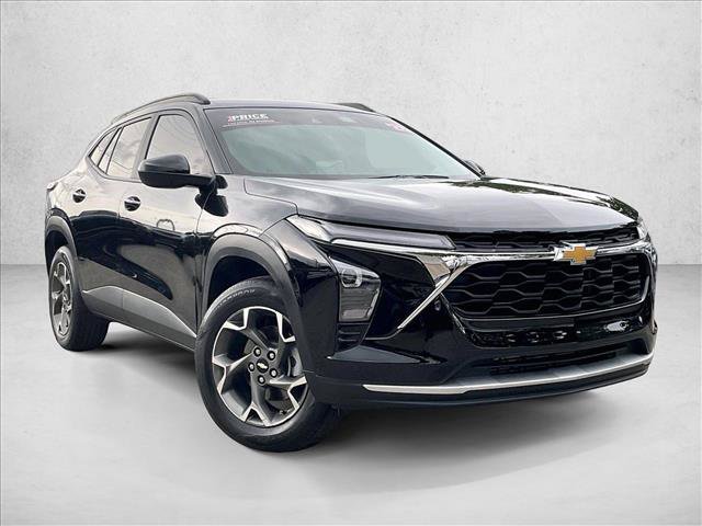 Used 2025 Chevrolet Trax LT FWD image 12