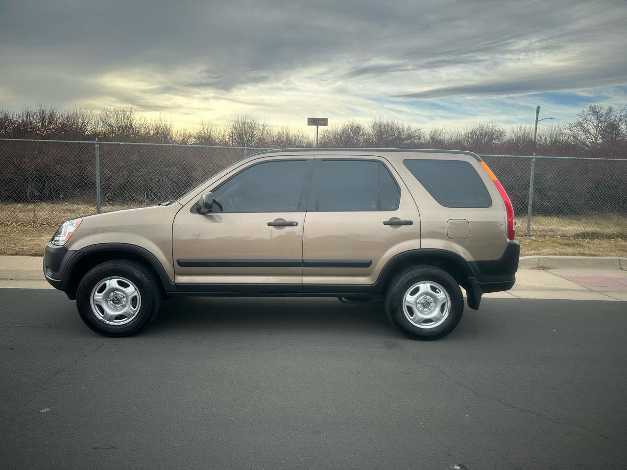 Used 2004 Honda CR-V LX image 2