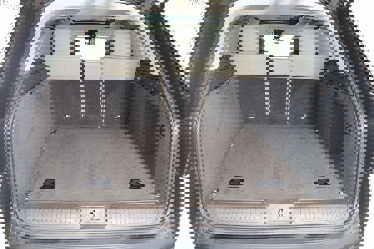 Used 2020 Land Rover Range Rover Sport SE image 50