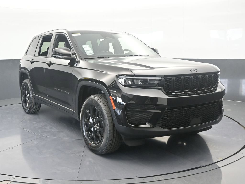 New 2025 Jeep Grand Cherokee Laredo image 9