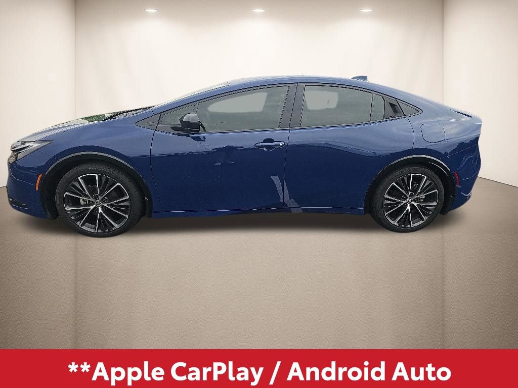Used 2024 Toyota Prius XLE FWD image 3