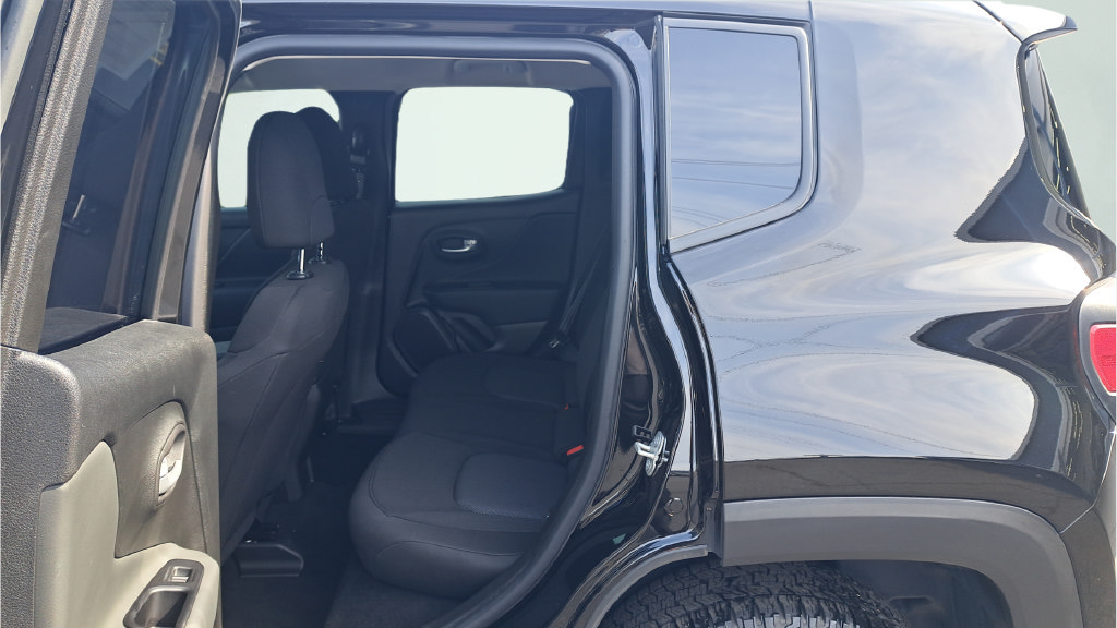 Used 2023 Jeep Renegade Latitude AWD/4WD image 12