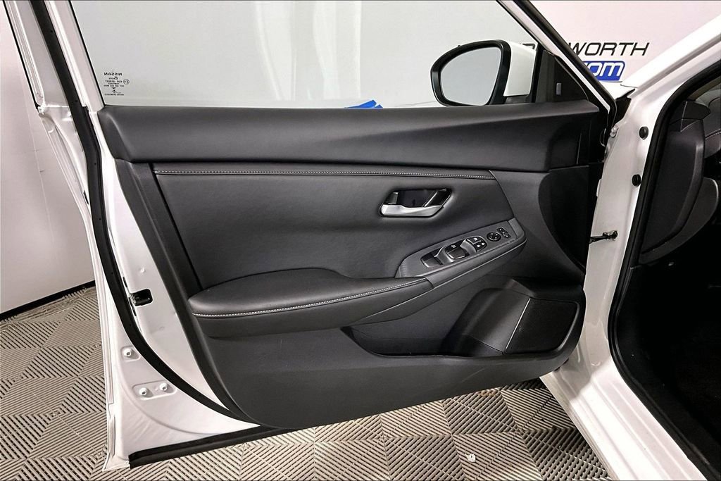 Used 2025 Nissan Sentra SV FWD image 18