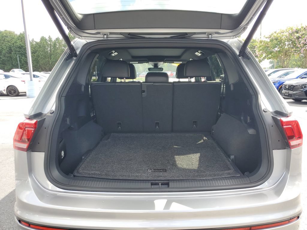 Used 2022 Volkswagen Tiguan SE R-Line AWD/4WD image 8