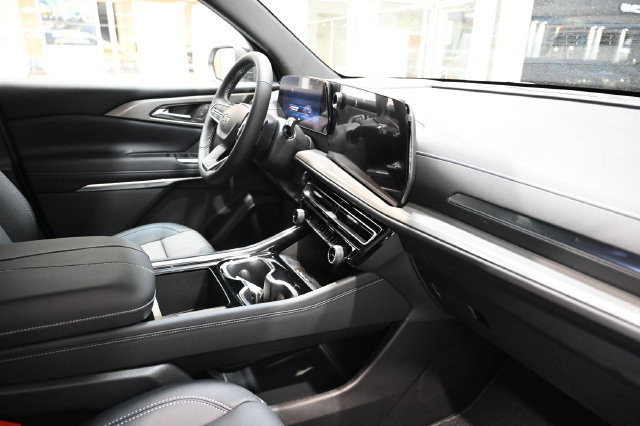 New 2027 Chevrolet Traverse LT w/ Midnight/Sport Edition FWD image 14