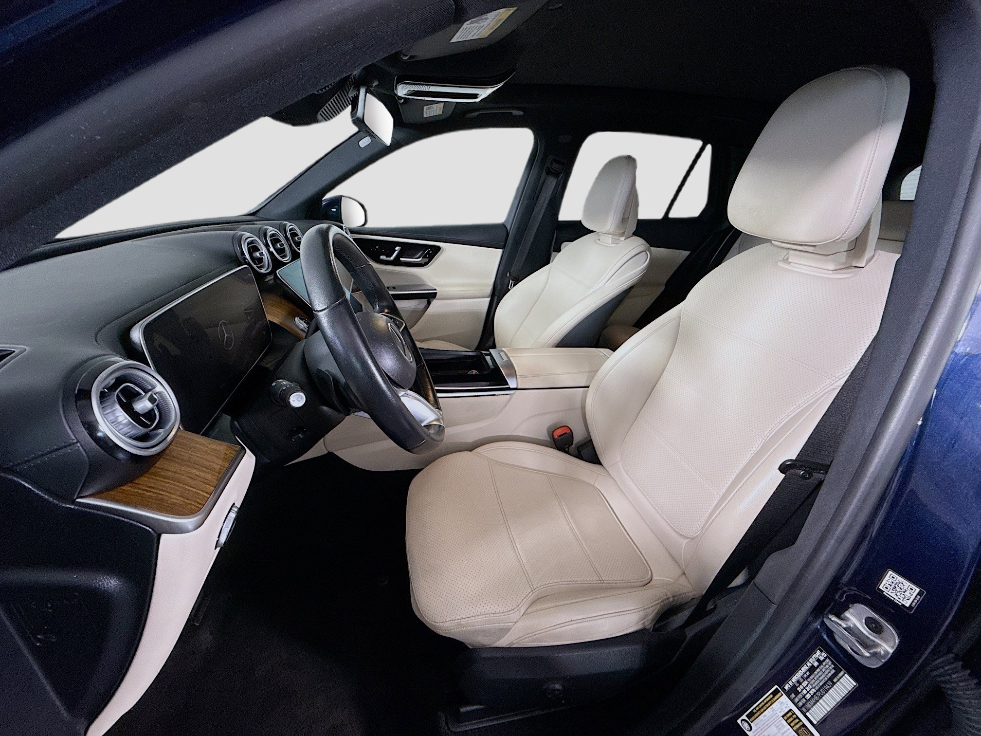 Used 2023 Mercedes-Benz GLC 300 4MATIC w/ Exclusive Trim Package image 22