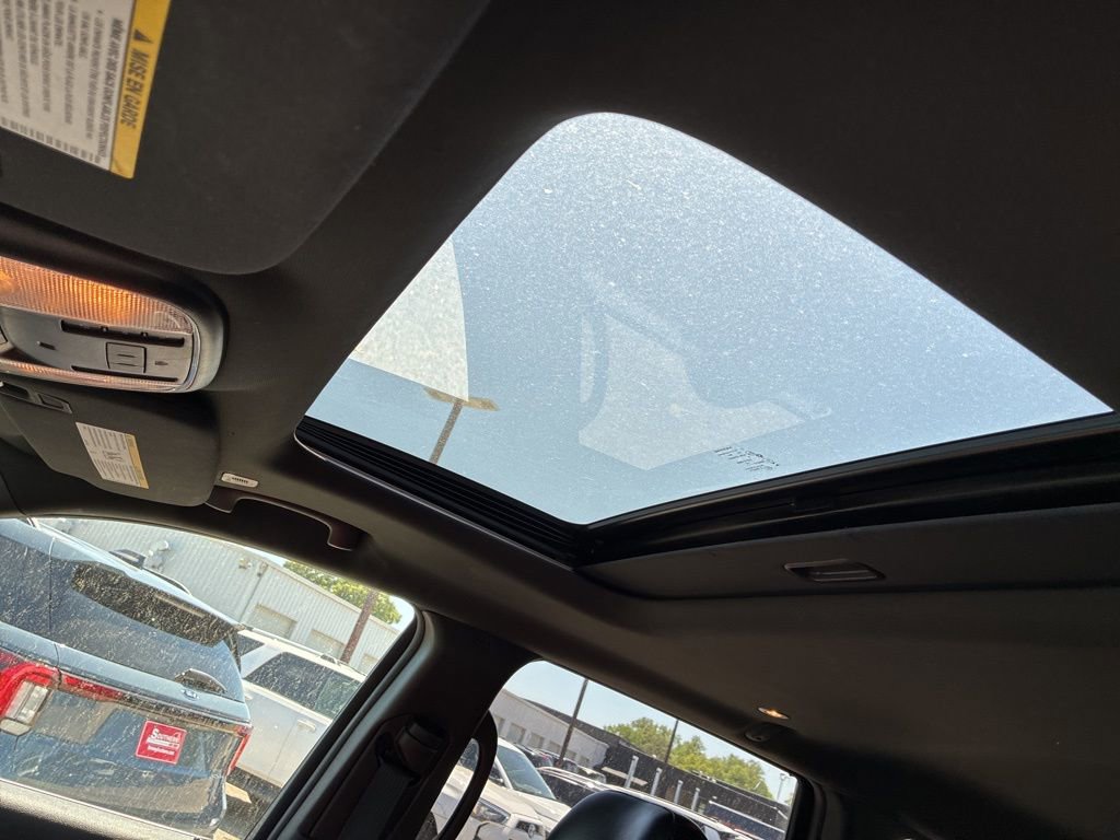 Used 2017 Jeep Grand Cherokee Limited image 16