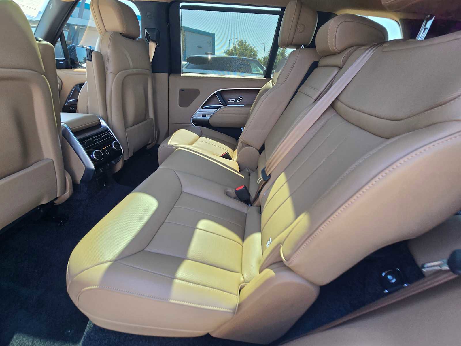 New 2025 Land Rover Range Rover Long Wheelbase SE image 21