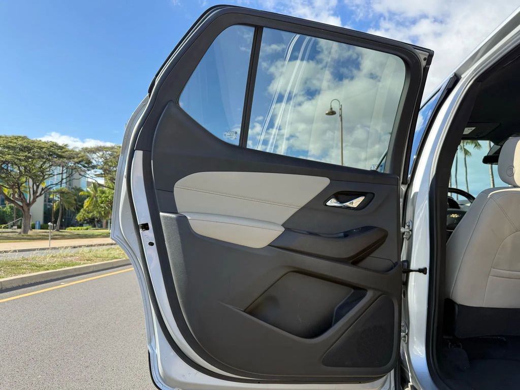 Used 2022 Chevrolet Traverse LT w/ LPO, Cargo Package image 17