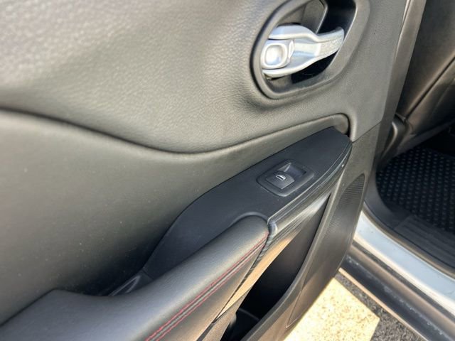 Used 2015 Jeep Cherokee Trailhawk w/ Comfort/Convenience Group image 18