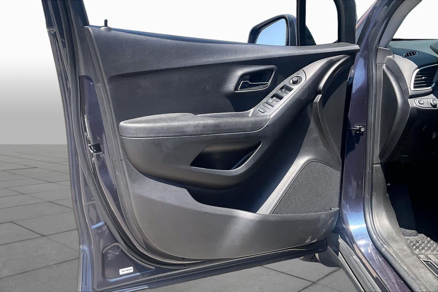 Used 2019 Chevrolet Trax LS w/ Tint and Cruise Package FWD image 21