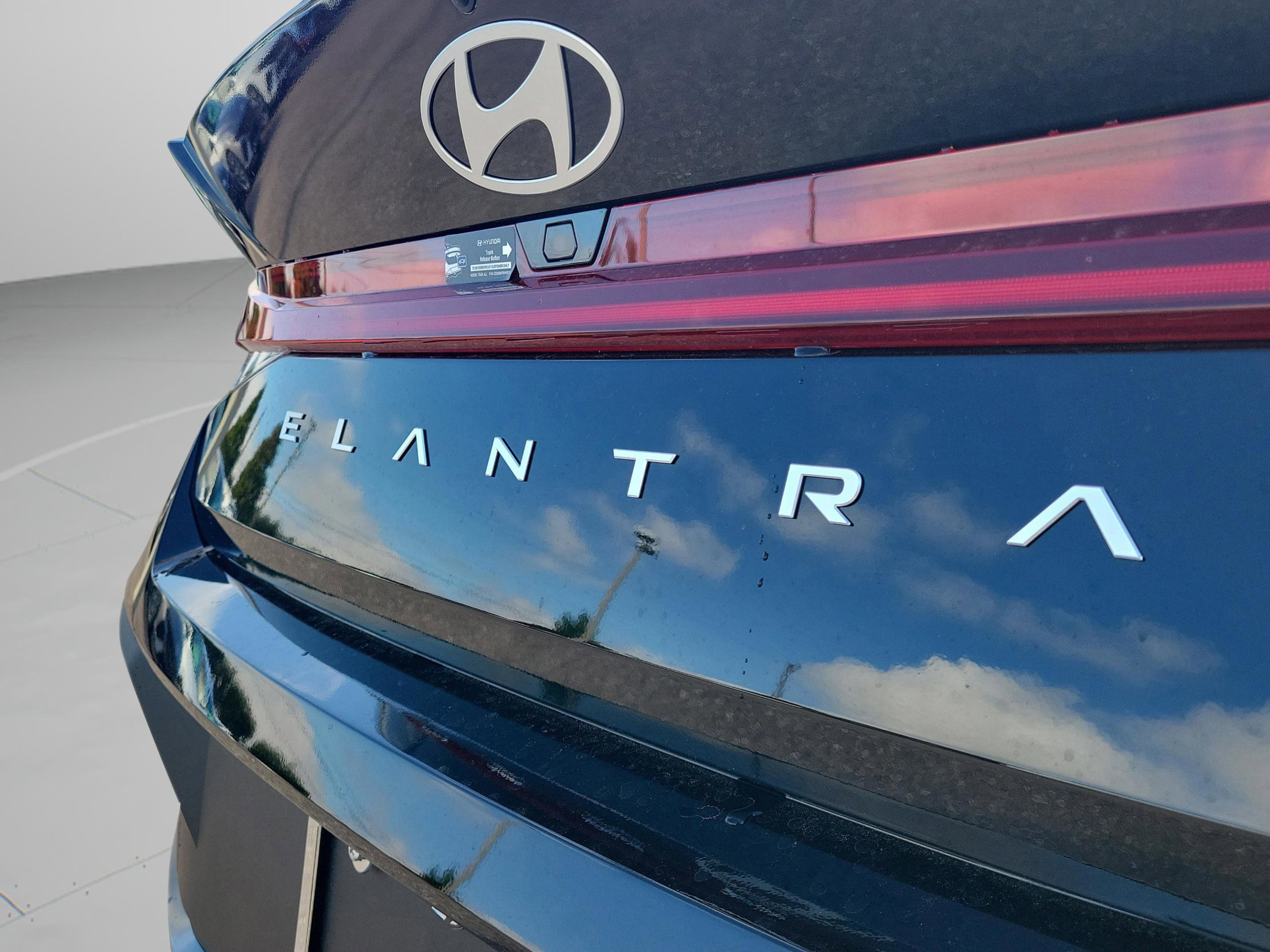 New 2026 Hyundai Elantra Blue image 32