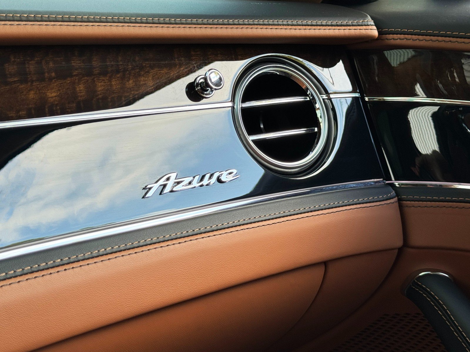 Used 2023 Bentley Flying Spur Azure AWD/4WD image 45