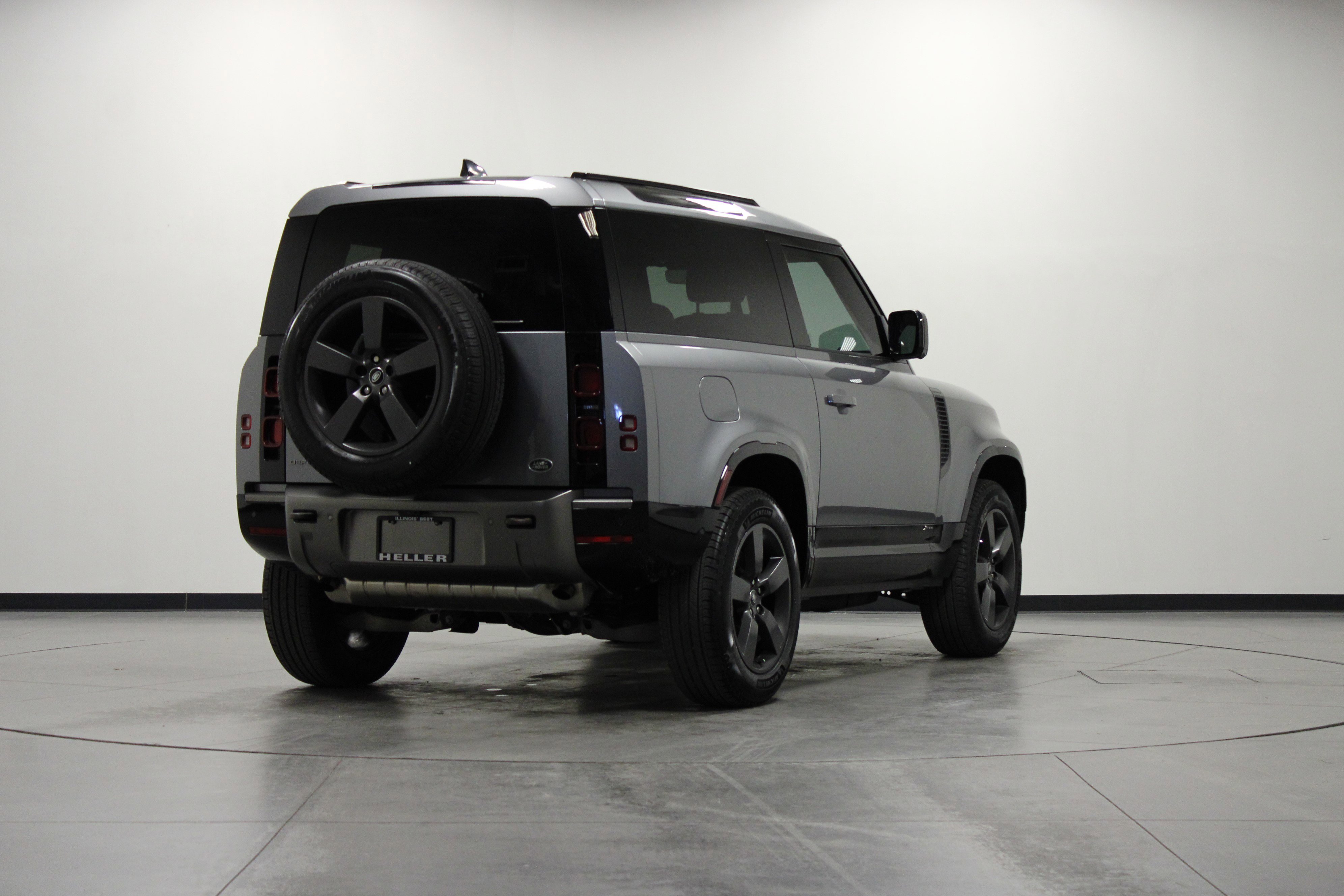 Used 2021 Land Rover Defender 90 X-Dynamic S image 4