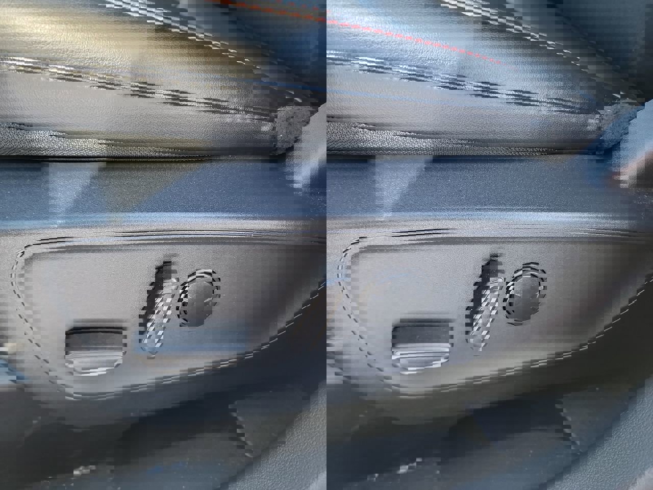 Used 2025 Ford Escape ST-Line image 12