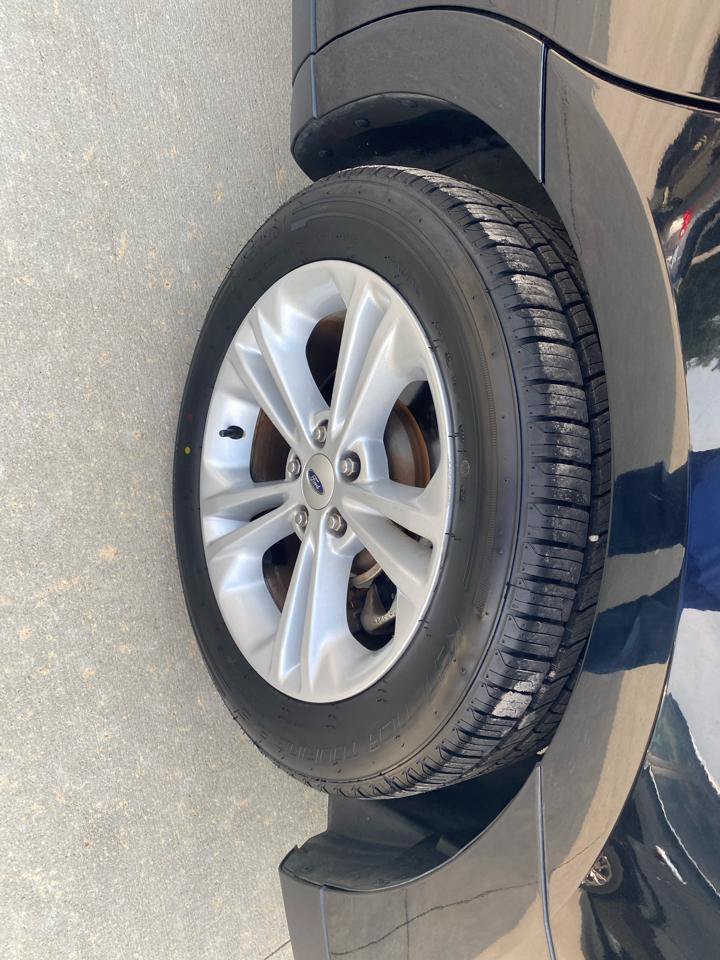 Used 2016 Ford Taurus SEL FWD image 9