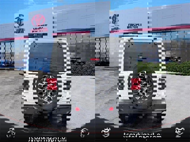 Used 2024 Jeep Wrangler Sahara image 4