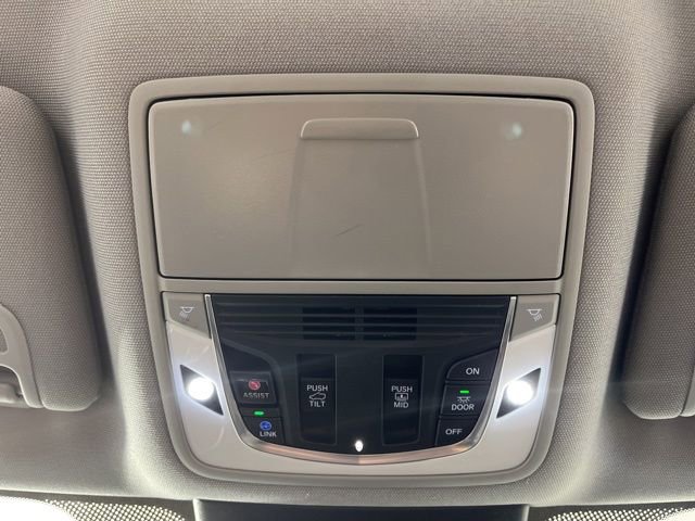 Used 2023 Acura MDX SH-AWD w/ Technology Package image 36