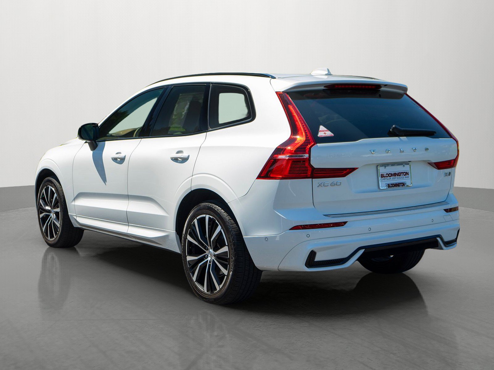 Used 2024 Volvo XC60 B5 Plus w/ Protection Package Premier AWD/4WD image 5