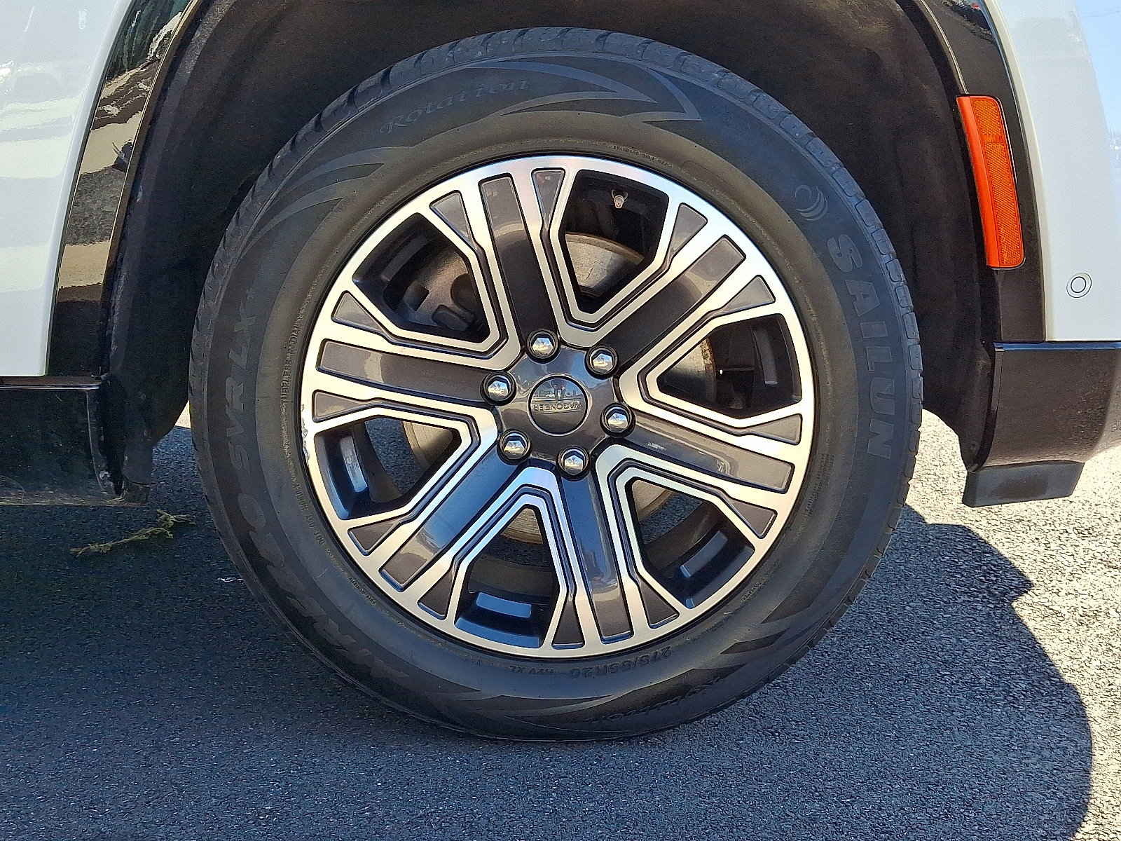 Used 2023 Jeep Wagoneer L Series II image 8